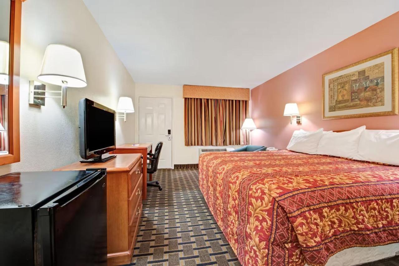 Day Star Hotel